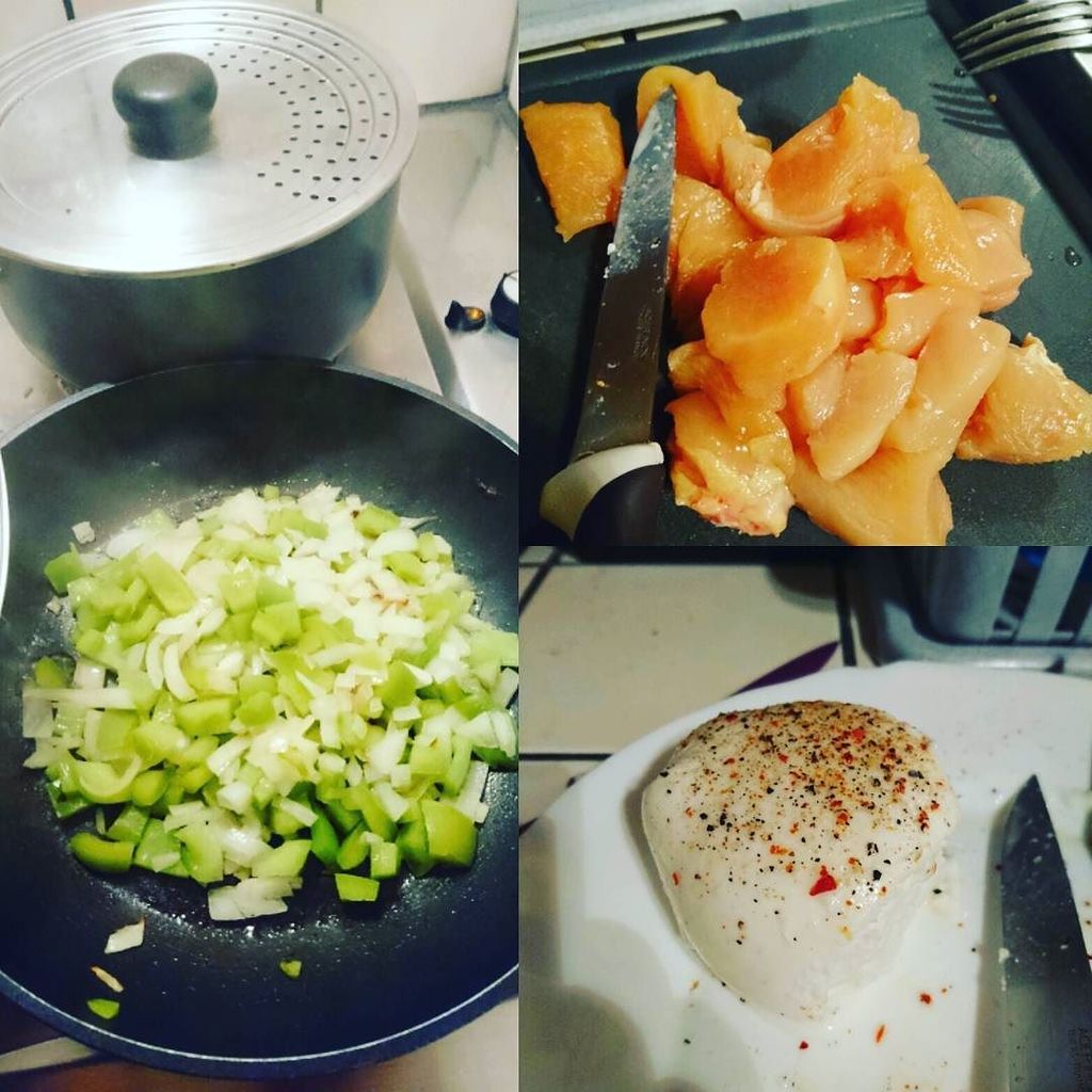 Alekstarlord's tweet photo. It's special meal tonight with #mozarella #dibuffala #chickenfilet #greenpepper #onions #m… https://t.co/zhOaEeylXZ https://t.co/b727CzzFXF
