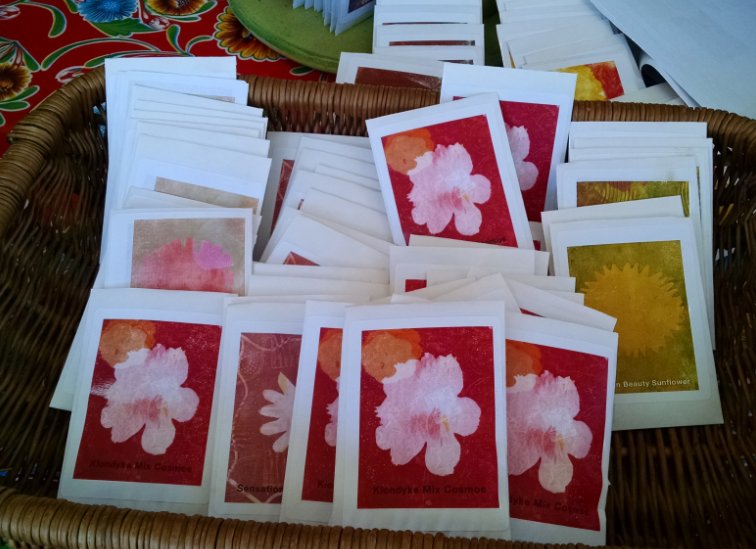 3GibPDS's tweet photo. In garden we filled seed packets for the seed store. Proceeds for the sale go to improving gardens near and far. #seedstore https://t.co/w8xW6sJAqI