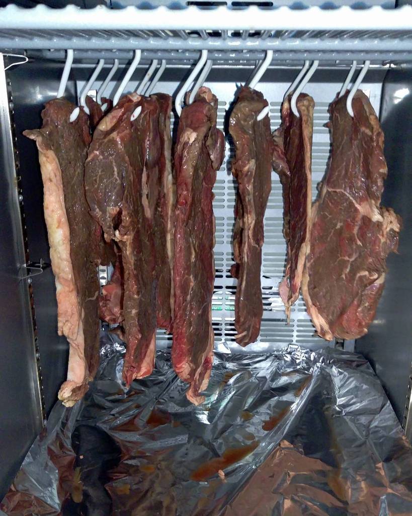 OupasBOS's tweet photo. Test batch of rump in our new commercial biltong drying unit. Feels like Christmas. #bilto… https://t.co/HzGrgPFRYe https://t.co/hH1zC0rdwa