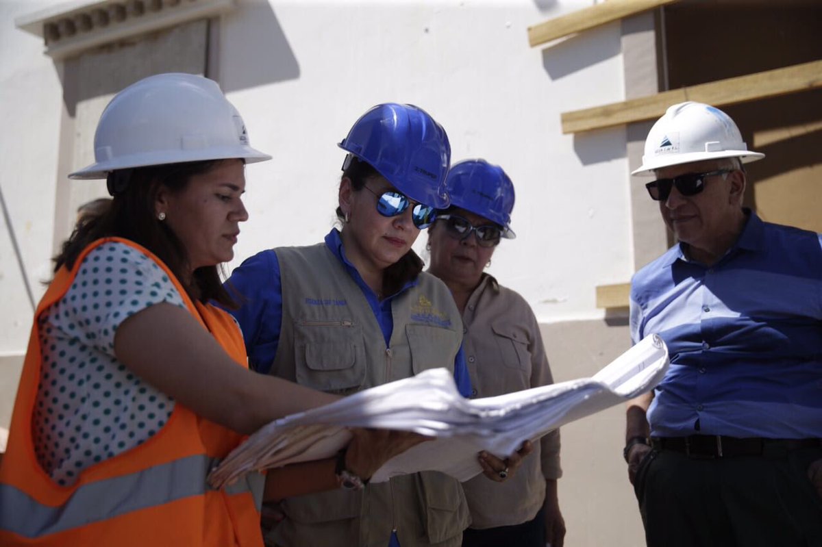 anagarciacarias's tweet photo. Supervisé junto al Pdte del Congreso Nacional avances de la obra de remodelación de la sala de emergencia del Hospital Regional del Sur. https://t.co/B9AOkpGZke