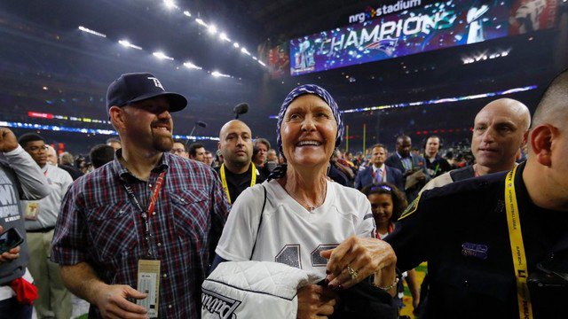 Pong4_Vets's tweet photo. @fox25news #SuperBowl: True #MVP never forget the things that really matters. #TomBrady celebrates win with sick mom https://t.co/Lkp6YI7Ajb https://t.co/XI7yJWGNNR