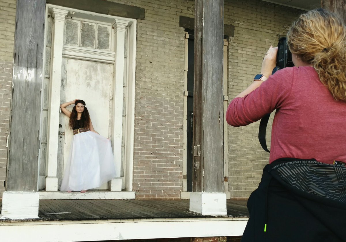 ExalteModelMgmt's tweet photo. Behind the scenes with #EMM... #model #StephanieHowellPhotography #exaltemodelmanagement #downtownmobile #mobileal #dauphinst  #casting https://t.co/htXHwOr24a