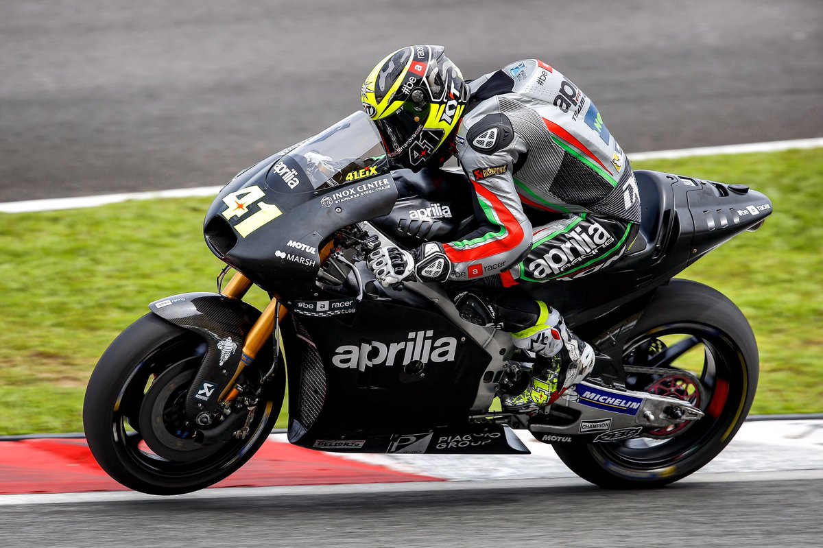 PlaymakerAG's tweet photo. Full throttle! / ¡Gas a fondo! ✊🏻✊🏻😜 #A41 #PlaymakerRider #bearacer #motogp #PlaymakerAgency #GrowingTogether #fullgas #mondaymotivation https://t.co/ZiDxO4bzxY