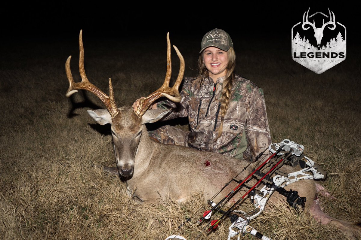 Look at those 2's! <a href="/McferrinGeorgia/">Georgia McFerrin</a> arrowed a buck at home during the late season in TX what a stud! #realgirlshunt #elitearchery #realtree