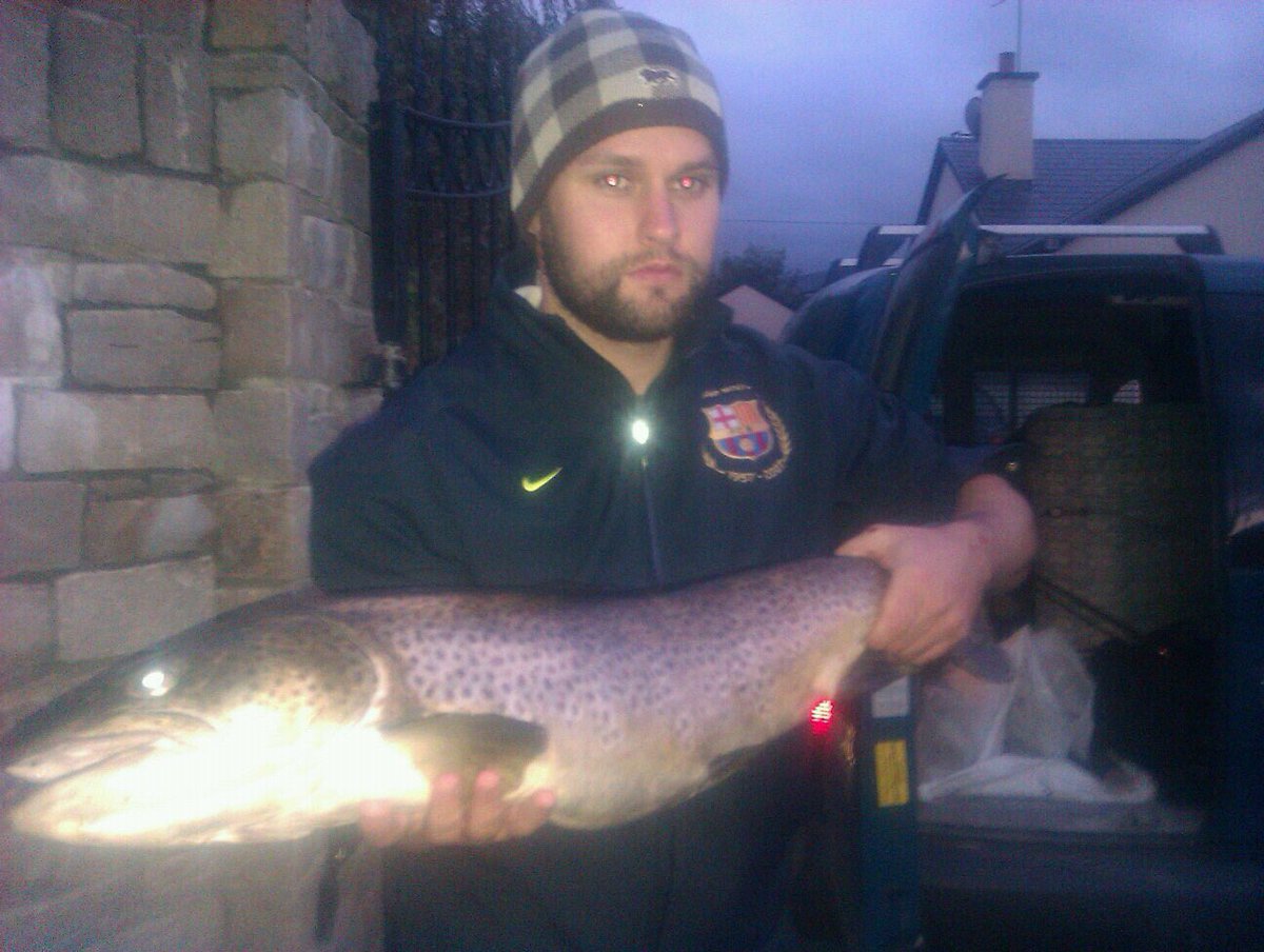 edwheelo's tweet photo. Throwback to when I was out of work for a week cause my arm was in a cast 🎣 #17lbs #trout #casting https://t.co/lZZg4qjc2E
