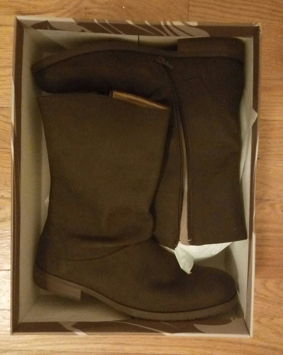 MealsVegan's tweet photo. I really love my new vegan boots!
#Novacas #NYC #Manhattan @mooshoes_nyc https://t.co/l8L4g9ZOlc