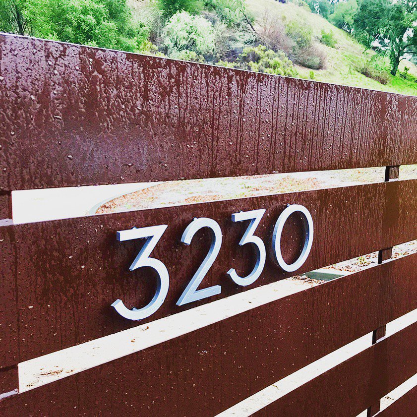 modernnumbers's tweet photo. {customer photo}
rain, sleet or snow, these palm springs numbers are gettin' it done! thanks assana and dan. #welikeyourstyle #modernmonday https://t.co/N1ntVmLSi1