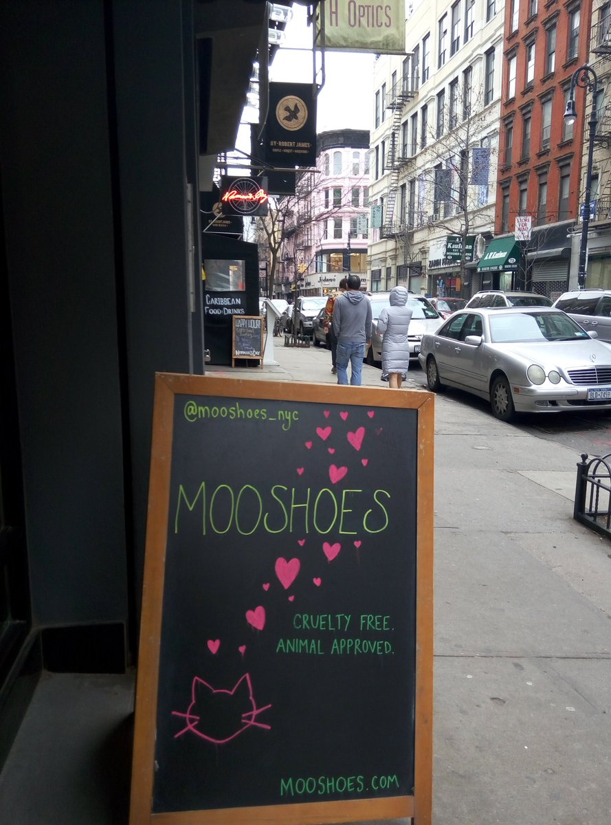 MealsVegan's tweet photo. I really love my new vegan boots!
#Novacas #NYC #Manhattan @mooshoes_nyc https://t.co/l8L4g9ZOlc