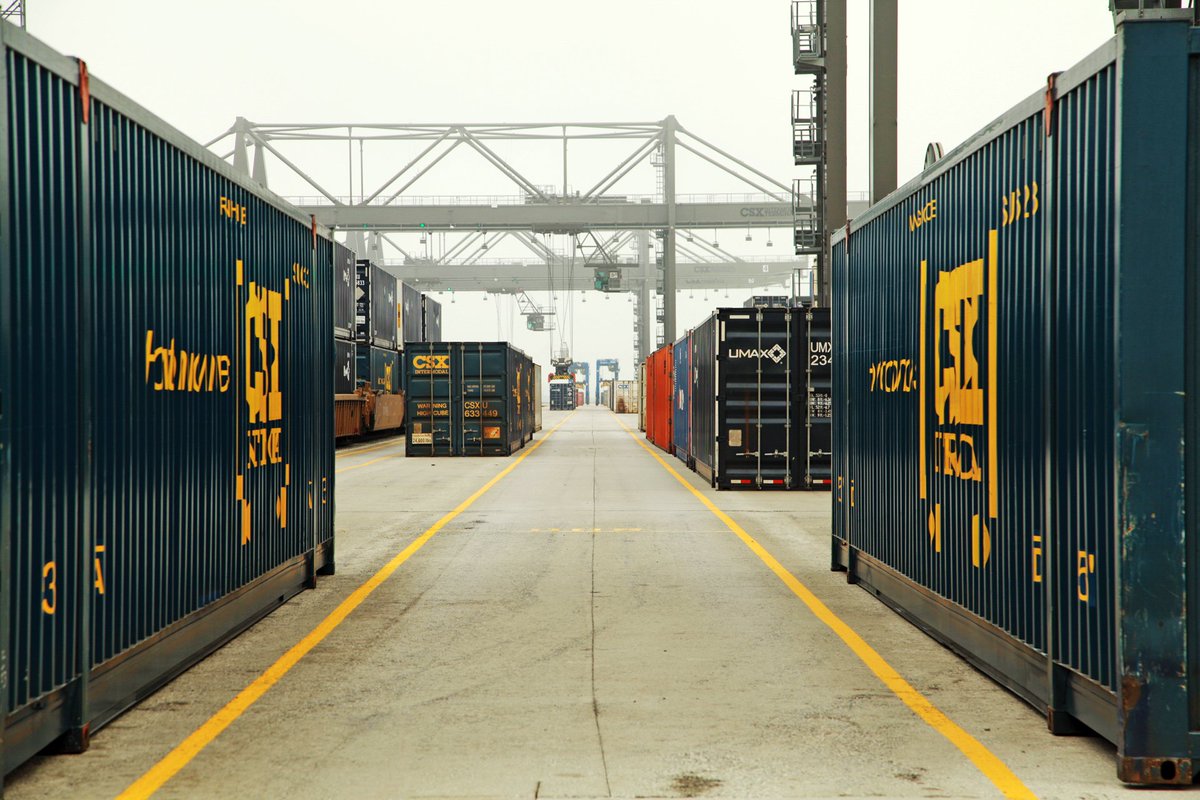 CSX's tweet image. Ready for a mega move? It's time to give your supply chain an upgrade w/ #intermodal.