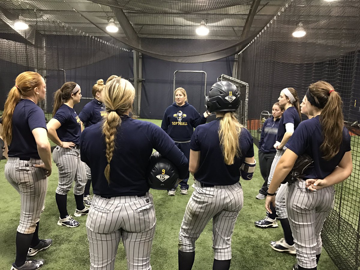 ToledoSoftball's tweet photo. .@KirkNawrotzky stopped by practice today to preview our season that starts in FOUR DAYS! #GoRockets #BeatUNI https://t.co/JQN7cLRkAD