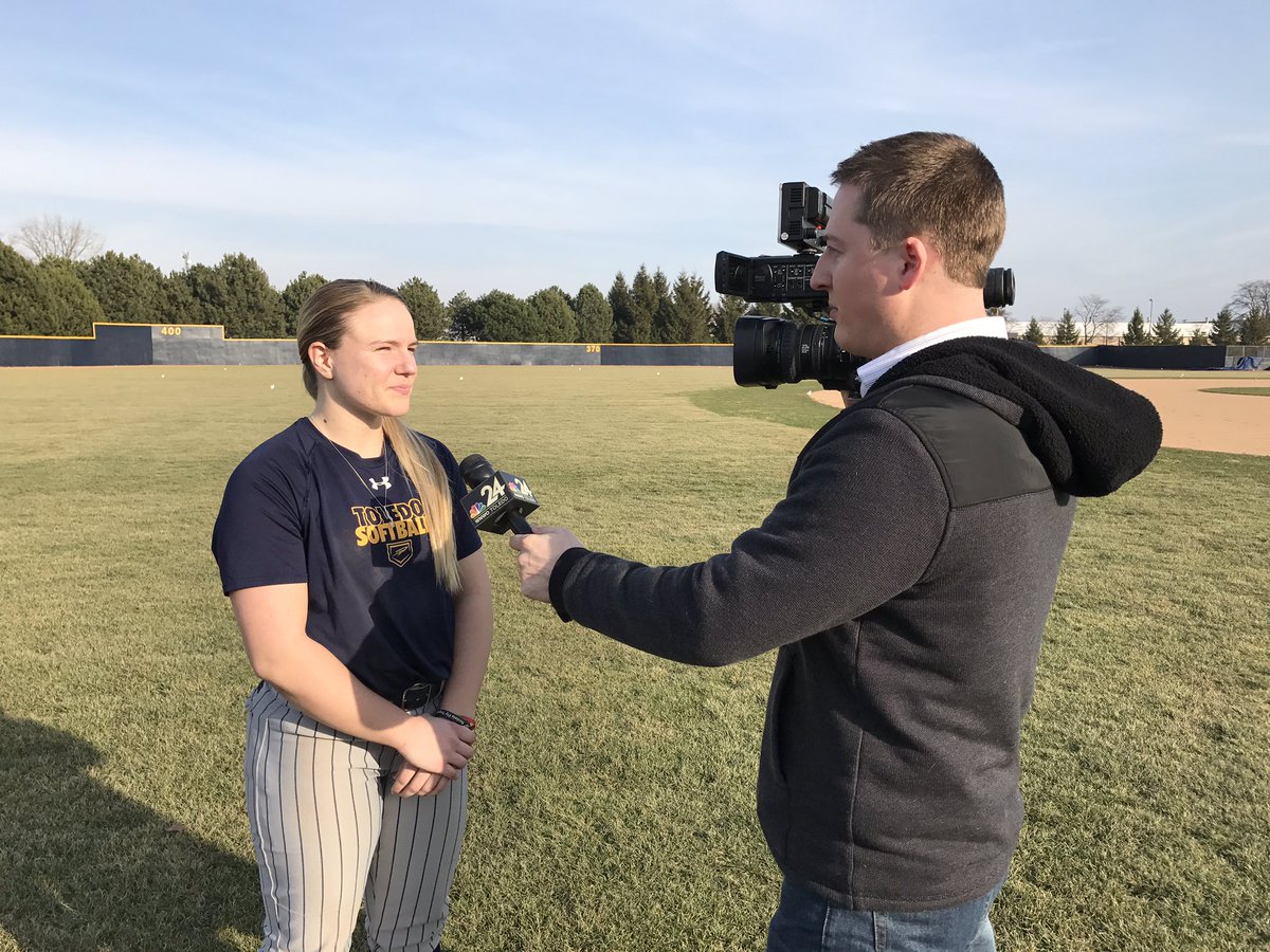 ToledoSoftball's tweet photo. .@KirkNawrotzky stopped by practice today to preview our season that starts in FOUR DAYS! #GoRockets #BeatUNI https://t.co/JQN7cLRkAD