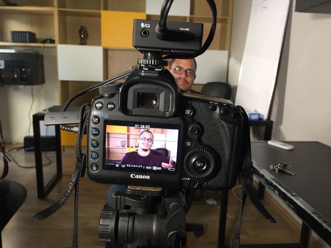 Hoje foi dia de filmagem, mas o foco foi nossa equipe. Making of da campanha de c... instagram.com/p/BQL1YNGBEim