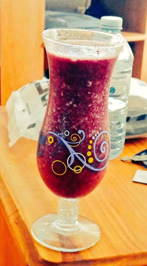ktdoyle77's tweet photo. @thefatsyouneed look at this sexy smoothie! #mct #mondaymotivation #smoothie #thefatsyouneed #foodie #wellness #fruitarian #yum #foodgasm https://t.co/O3kgt0J4Fx