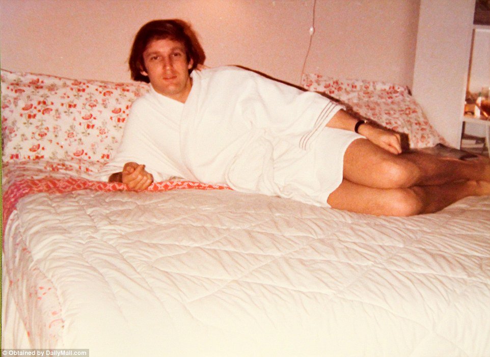 jbendery's tweet photo. Sean Spicer: "I don't think the president owns a bathrobe." (via @justinsink 

Let's see, Google "Trump" "bathrobe" ... OH MY GOD https://t.co/bnb0odcTXD