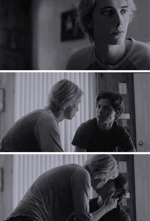 LiLaCuore's tweet photo. I miss #Philkas so much, I miss #Eyewitness so much ๐ญ๐ญ @USA_Network pls renew ASAP! #wewanteyewitnessseason2 #PhilkasHour #EyewitnessHour https://t.co/0pZXQtCCst