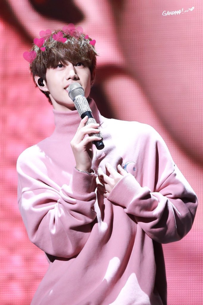 idols_withheart's tweet photo. 💕Mark Tuan💕 https://t.co/WwL3GN3M0a