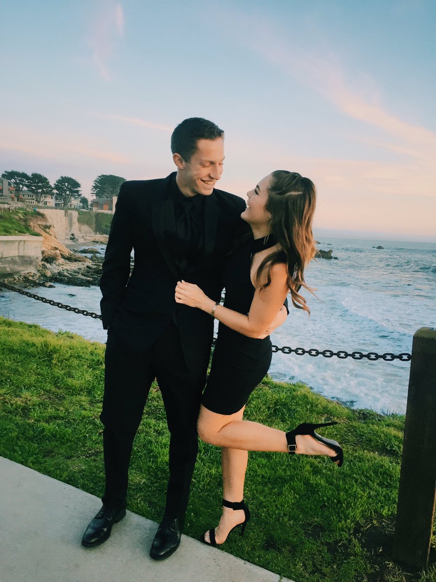 ashtendibbs's tweet photo. #wofo &amp; #hippyday ...I'd say this week was pretty lit 💕🎉 https://t.co/k8wmbngFFm