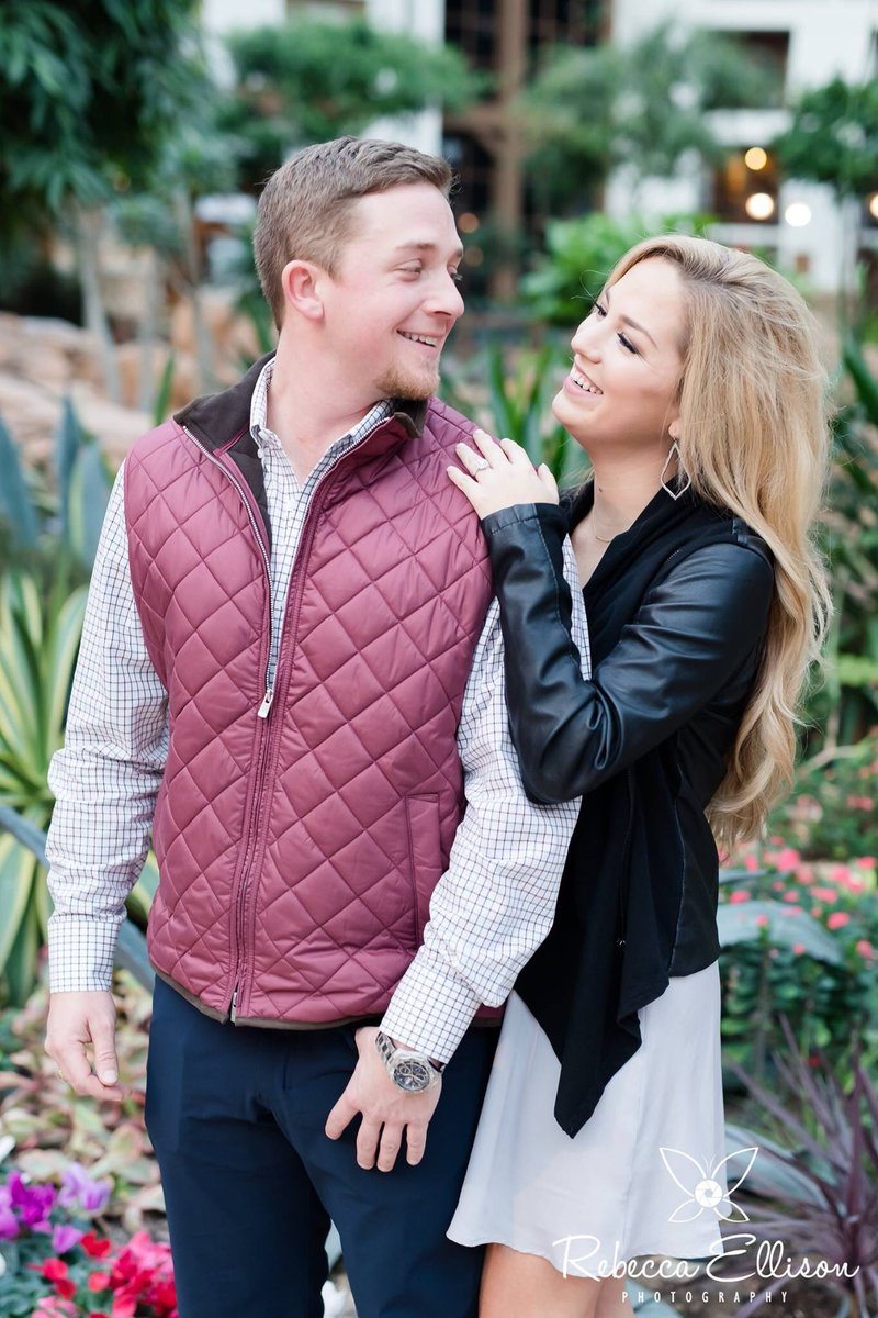 amandapeck9's tweet photo. I get to laugh with the most thoughtful man for the rest of my life!!! 😍@JasonJester20 #myfiance #sosurprised #engagedandexcited https://t.co/i5y9wvgI2y