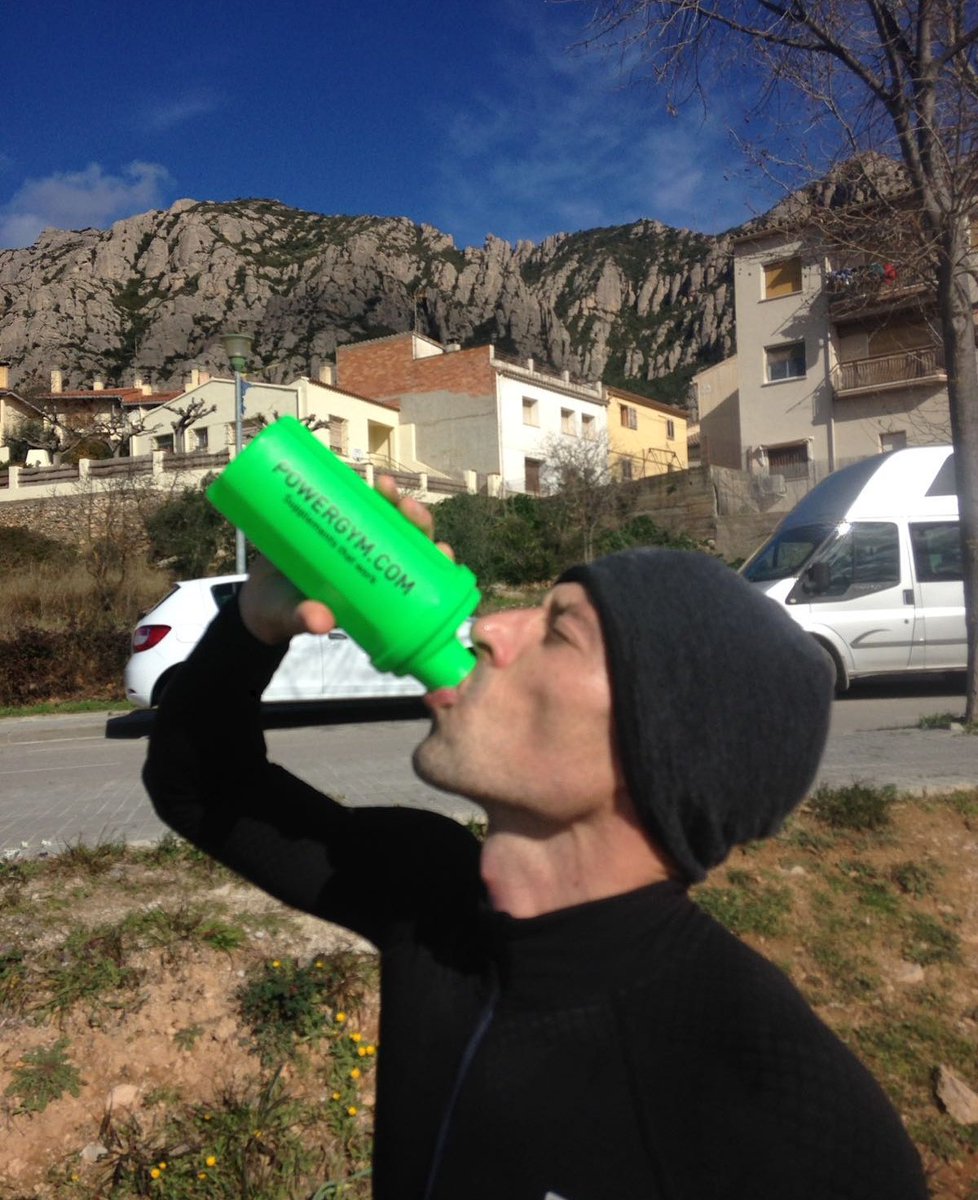 xavicarras's tweet photo. Tras 35km 1950+ en la montaña mágica de Montserrat, toca recupetar bien con "Recoplus" de powergym
💪🏃🏔 @powergymcentral #powergymref. https://t.co/dE0StpF6oh