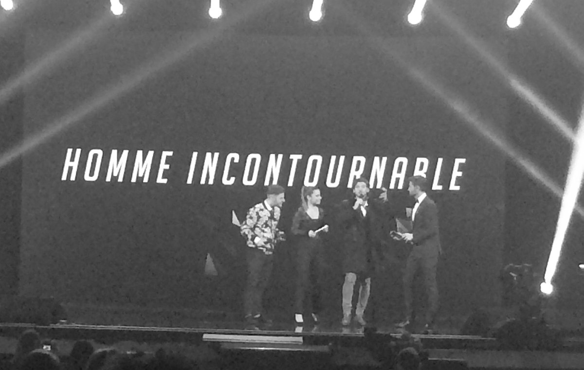 LeGrandRex's tweet photo. Et l'homme incontournable de l'année est @BensettiRayane !! 🏆🏆 #MFA #mfa2017 https://t.co/LXQDT0DIcp
