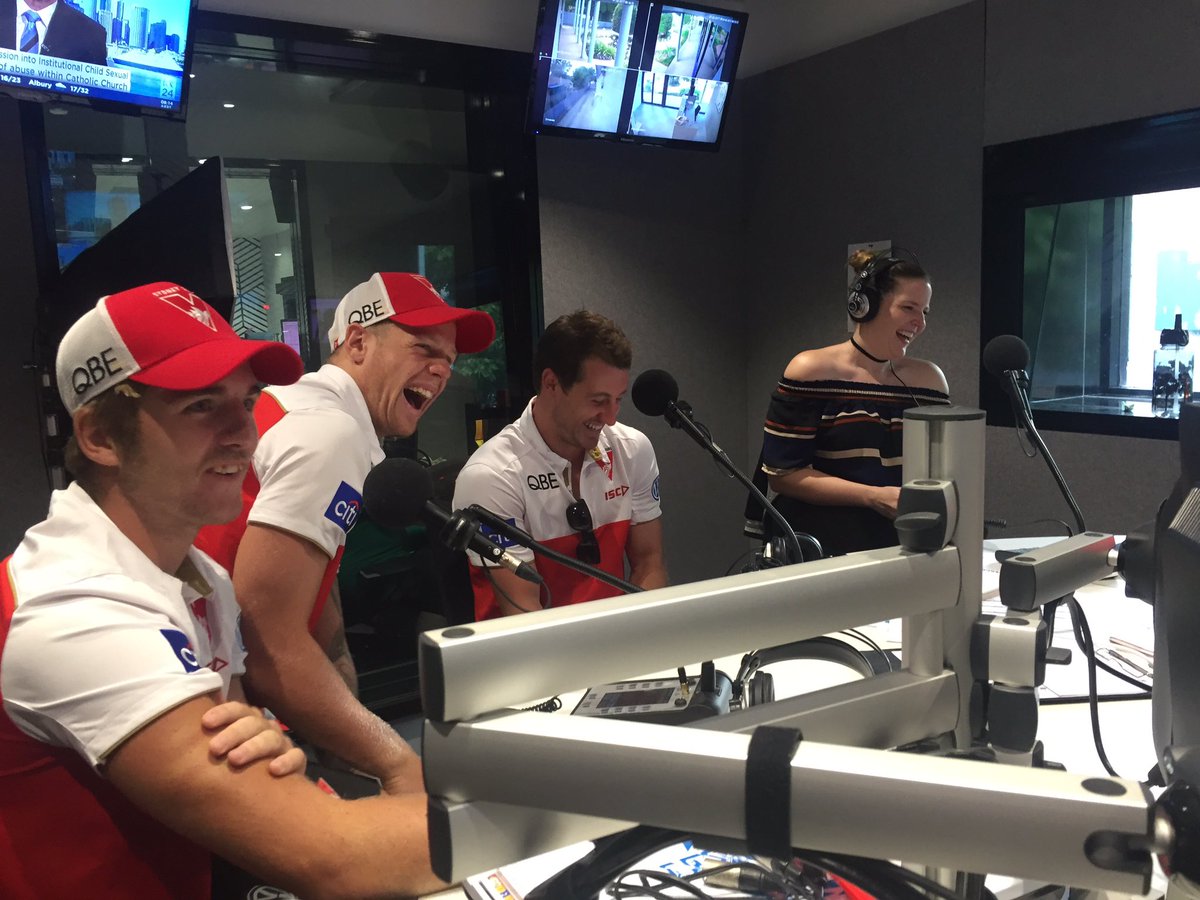 <a href="/Sam_murray6/">sam murray</a> skinfolds questioned by <a href="/hitriverina/">hit93.1 Riverina</a> after expressing his love for Ganmain pies <a href="/zakjones10/">zak jones</a>&amp;Harry losing it. #aflcommunitycamp