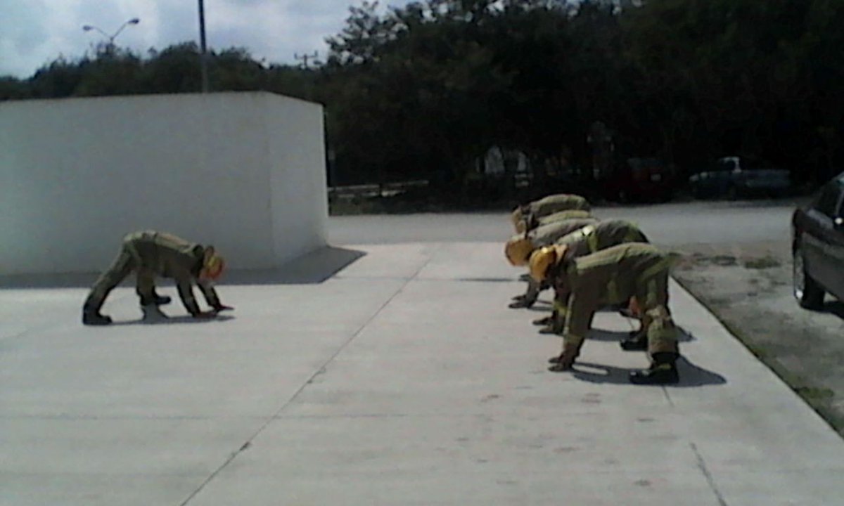 Bomberos_Tulum's tweet photo. Lunes iniciando la semana y ustedes como iniciaron su semana. @Romi_DzCa @cd_tulum_mx #BomberosAvanzando #AvanzandoJuntos #TulumLoMerece https://t.co/WNYgEXmCN4