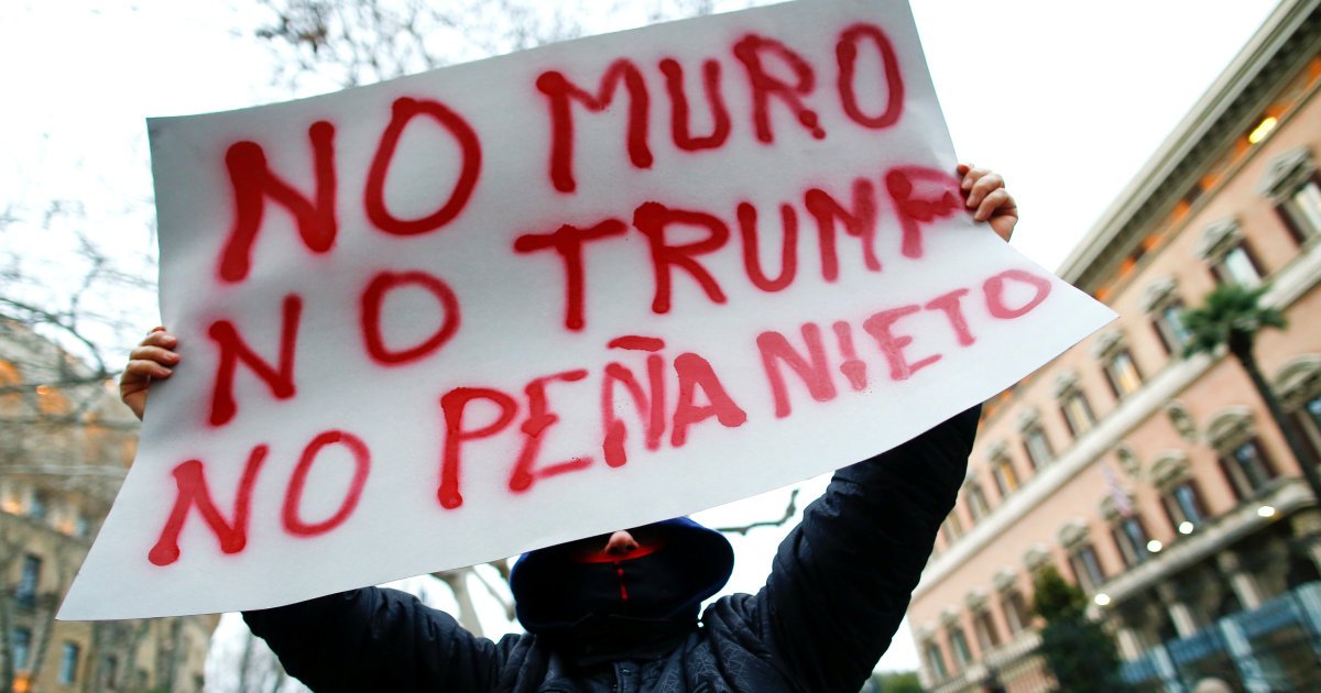 huffpostbrasil's tweet photo. OPINIÃO: 'A política de imigração de Trump é mais que um desastre, ela é criminosa' https://t.co/ODFYlwzS5G #vozeshuffpost https://t.co/todIlPsB03