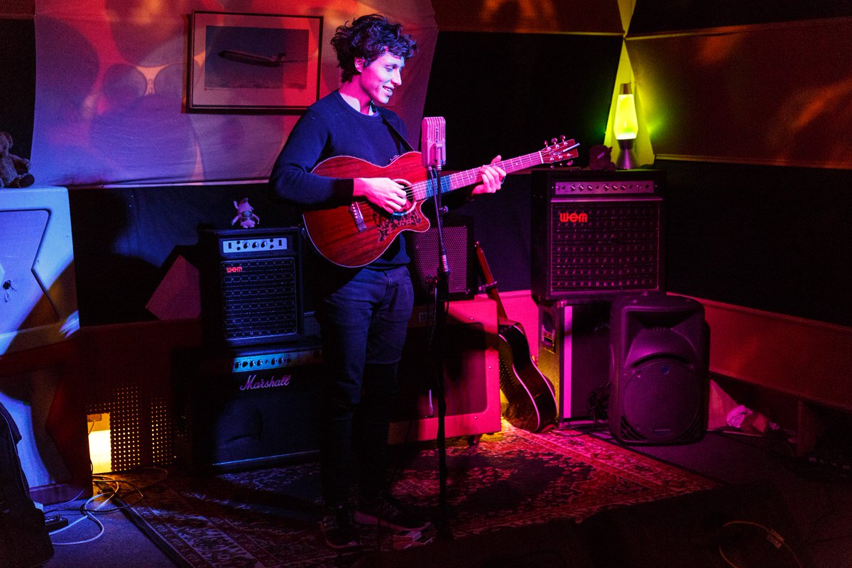 SofarNorwich's tweet photo. Josh Savage at #Sofarsoundsnorwich #6 at #oldschoolstudios Photo by Theo Jones #JoshSavage #Sofarsounds #norwich https://t.co/OfUcqtYea4