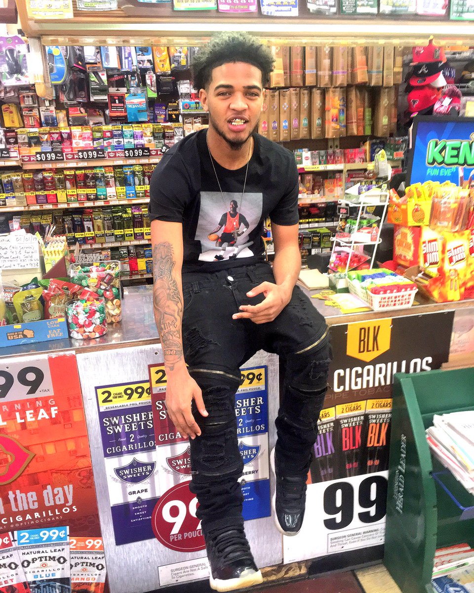 _MStackz's tweet photo. Just been staying low on my grind 💯💰 https://t.co/XA3ieBDNES