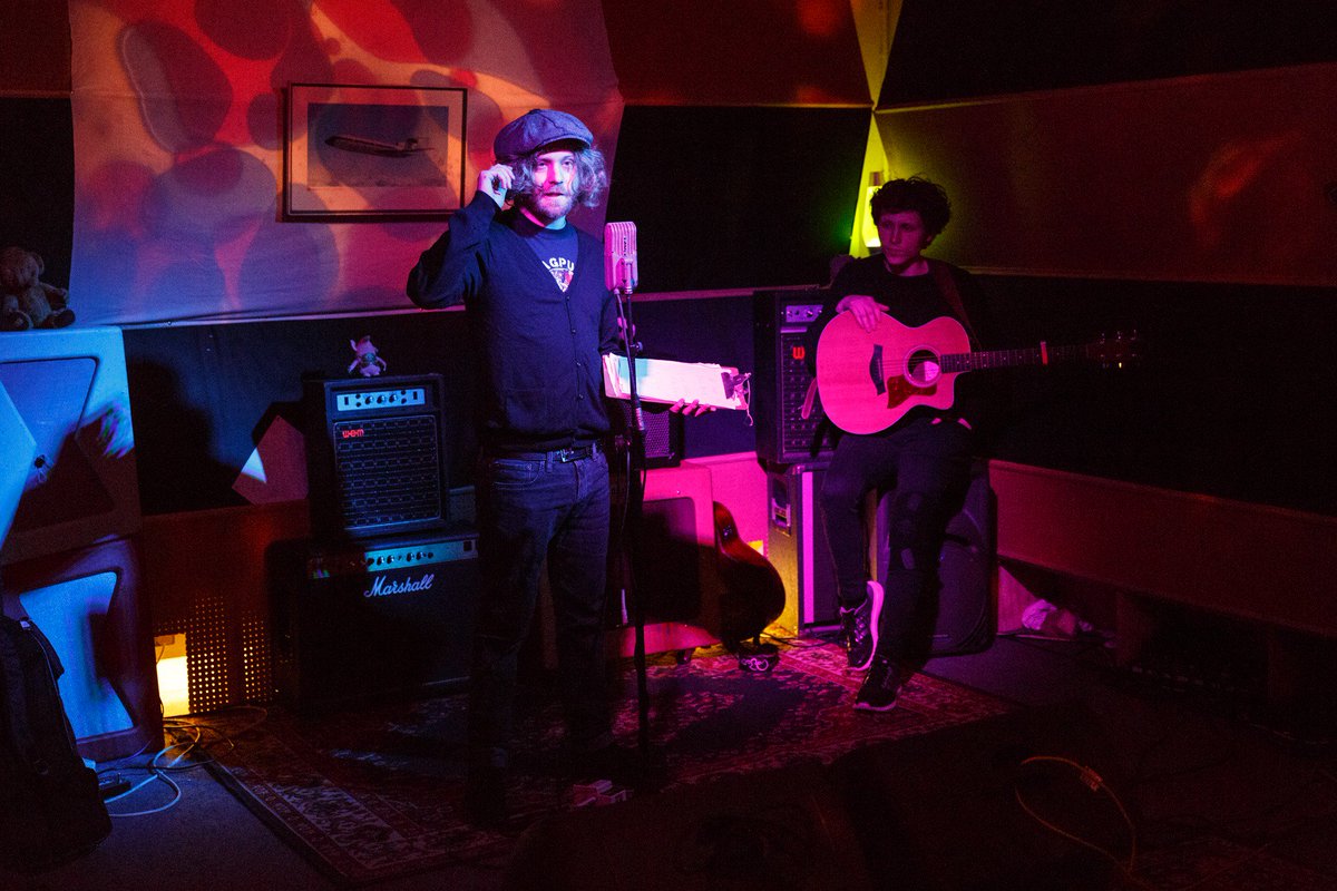 SofarNorwich's tweet photo. #SofarSoundsNorwich compere #ChadMason with #JoshSavage at #OldSchoolStudios #sofarnorwich6 #norwich Photo by Theo Jones. https://t.co/iDP2GVx3Xs