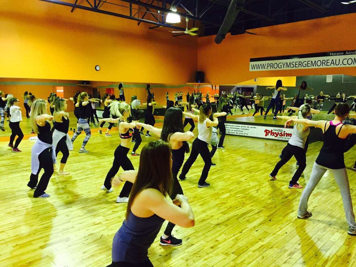 AlsCheerleaders's tweet photo. 25 filles ont participé à la première des 4 #ClassePrep2017 en vue des auditions. Elles ont profité des conseils de @AlsC_AndreeAnne #AlsMTL https://t.co/rvlAJXgL8T