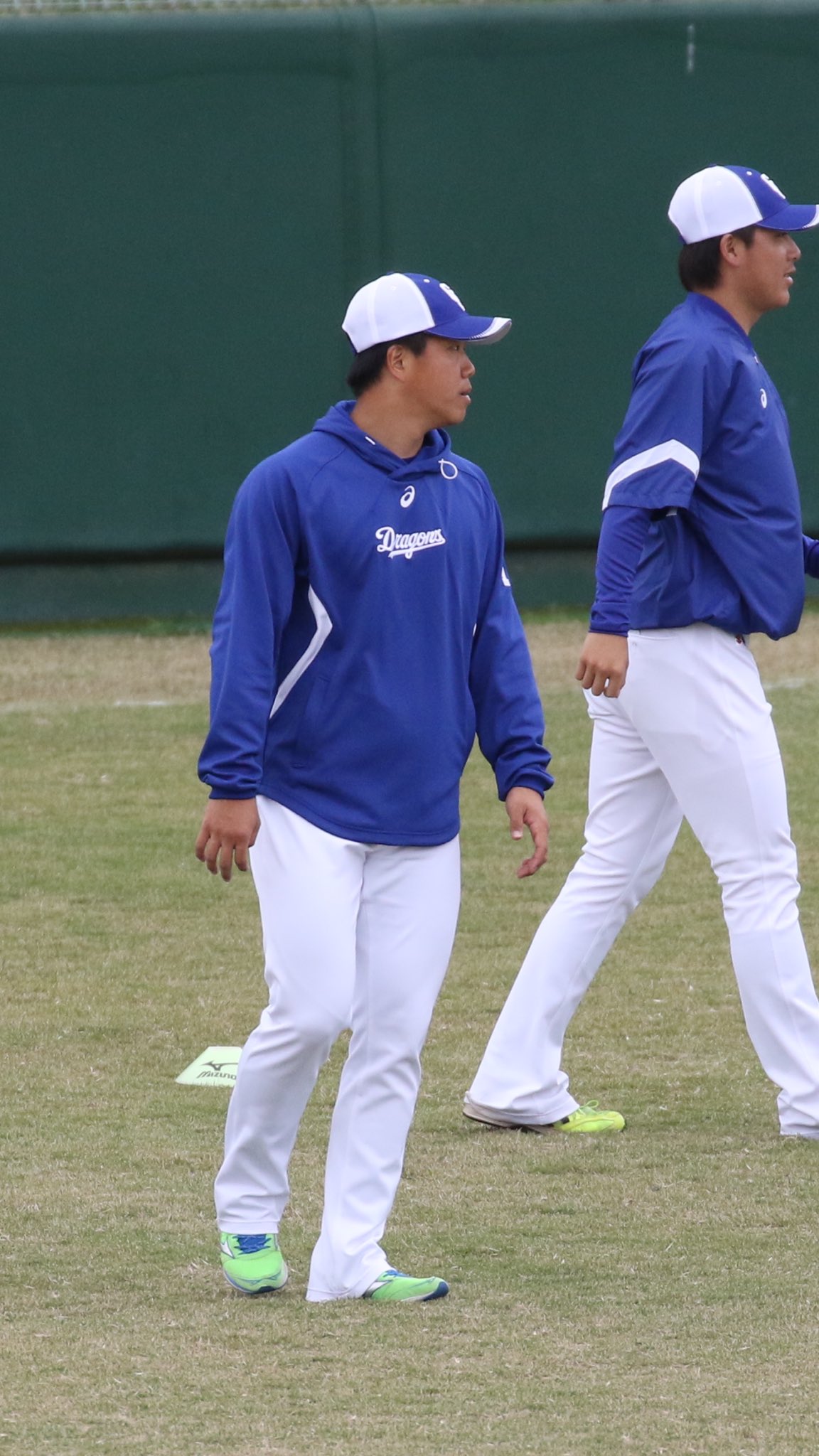 だばし 17 2 7 17中日ドラゴンズ春季キャンプ 北谷公園野球場 柳 裕也 都城s 横浜高校13卒 明治大学卒予定 中日ドラゴンズ16ドラフト1位 真っ黒に日焼けしててたくましい 結構練習キツいらしい 横浜高校ob 中日 T Co Aokar6h3e9
