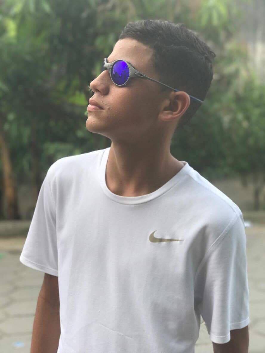 Senaporra's tweet photo. fura aii po 👍👁️ https://t.co/llxJmrZxUk
