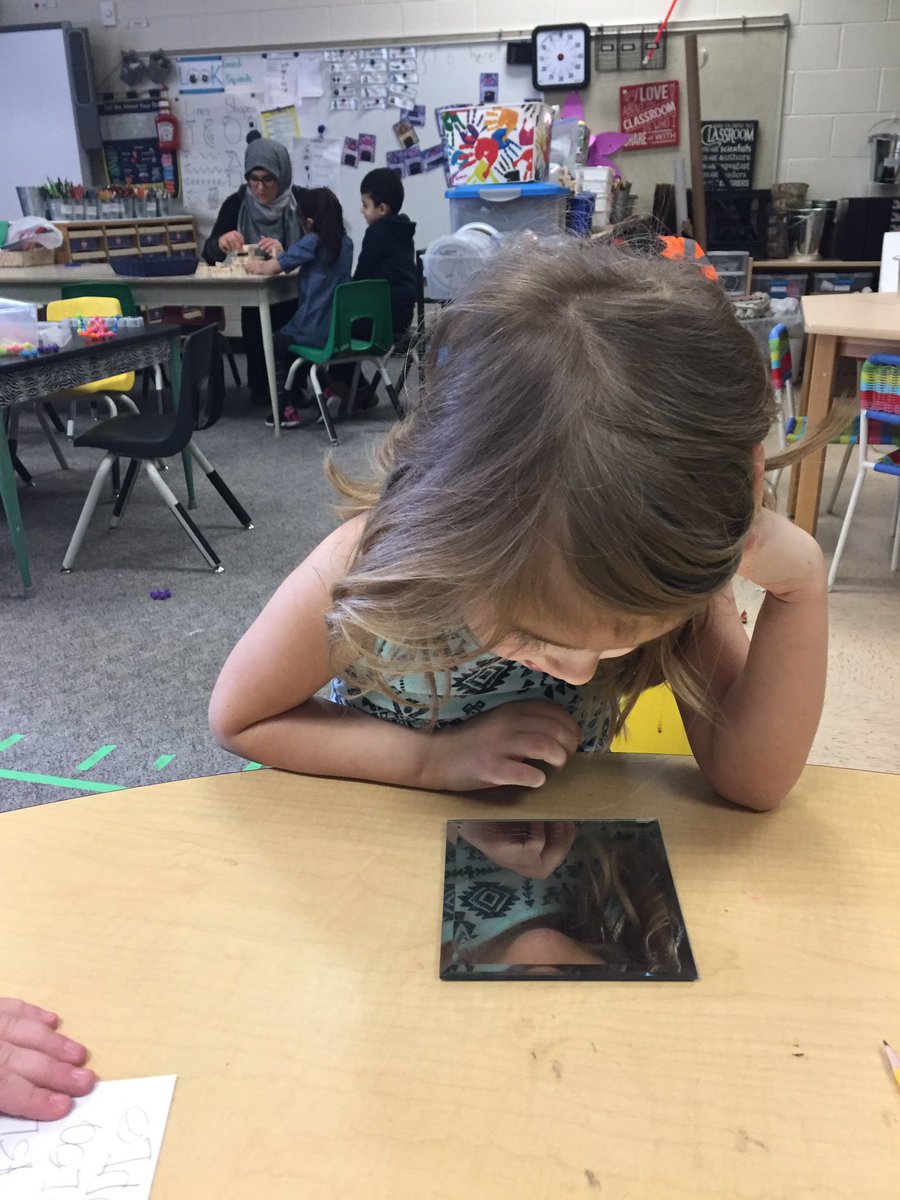 Educ8trKim's tweet photo. Looking closely at our features to improve our drawings #understandingfeedback @GWSCampbell @GWSPearsall https://t.co/mBWgCeBnwH