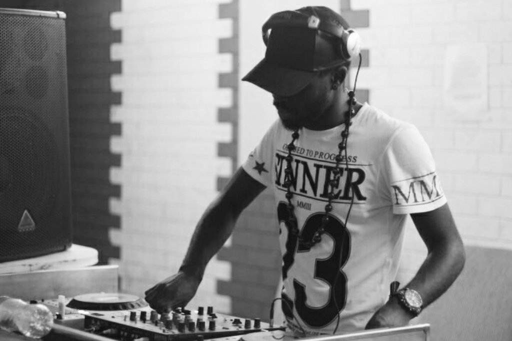 Kham in action. 
Am up to hustle hustlers doesn't sleep <a href="/Sjava_ATM/">Sjava indlalifa</a> <a href="/AreeceSA/">A-REECE</a> <a href="/Ambitiouz_Ent/">Ambitiouz Entertainment</a>