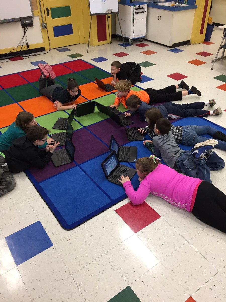 fsstechgps's tweet photo. Federal Street Students are loving the new Chromebooks!!! #gpsk12ma @Super_GPS @nanput1 https://t.co/evIbxu7DqJ