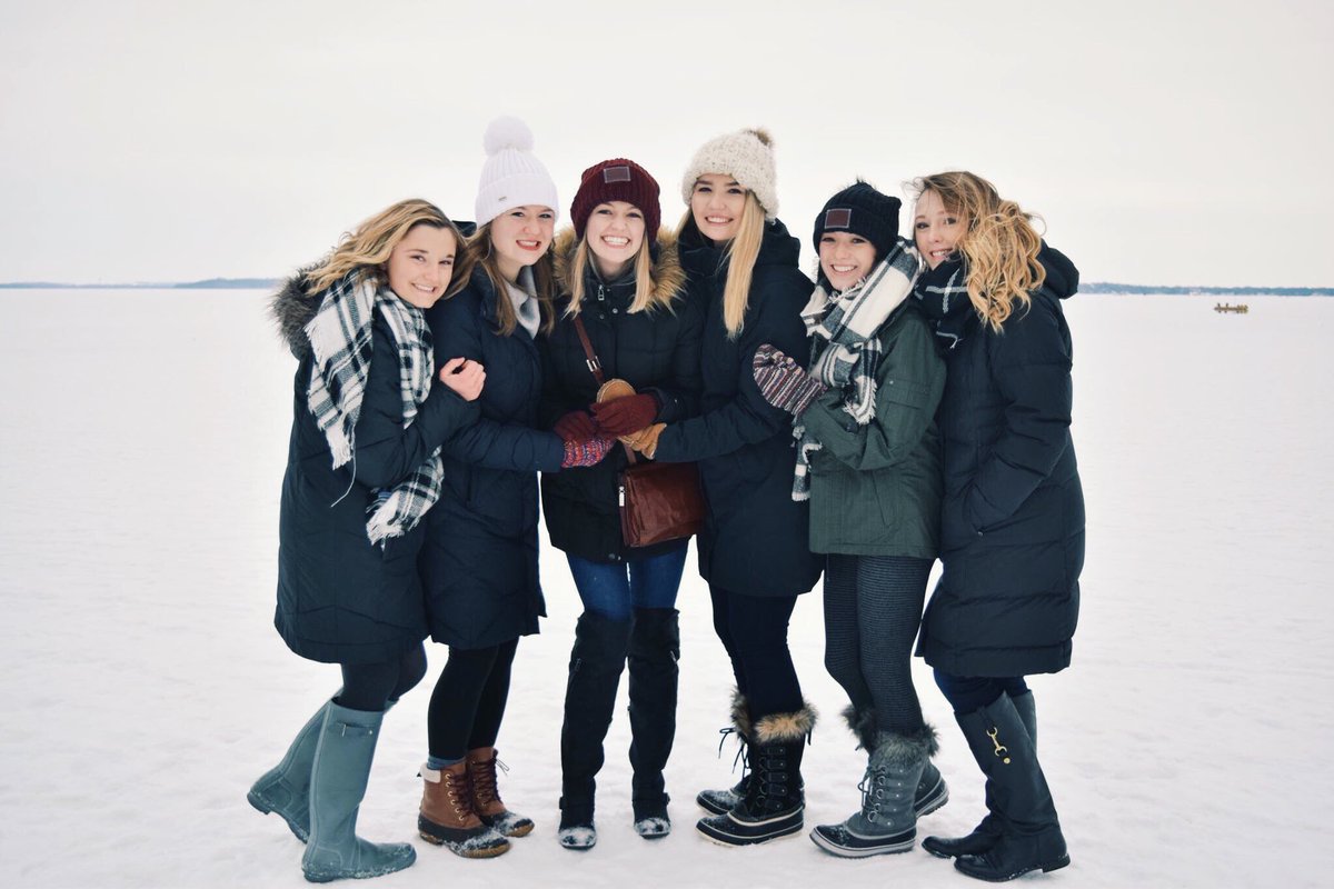 No bad days with sisters like these 🖤