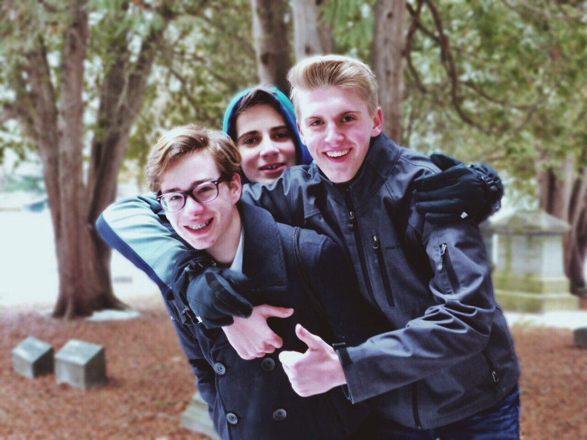 j0l33__'s tweet photo. Freezed our butts off #eaglescout #billiongraves @99Stp @OrionEthan @dennij2002 https://t.co/kORIq2SeJS