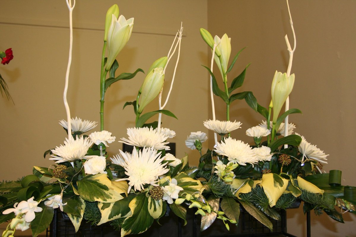 Don't forget the flower demonstration with the talented Pat Billing this Wednesday. Doors open at 7 for a 7:30 pm start #NAFAS #FlowerDemo
