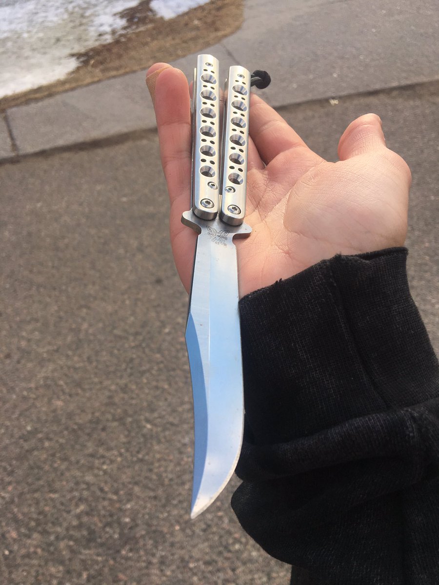 MGflipping's tweet photo. Got us a @BenchmadeKnives 63. Plan on getting #flytanium handles soon! #balisong #bm63 #benchmade #63 https://t.co/Ro3RzqEt97