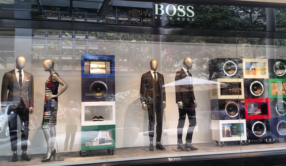 alexalarcon77's tweet photo. #escaparates #visualmerchindising #windowdisplay https://t.co/iybPGogc29