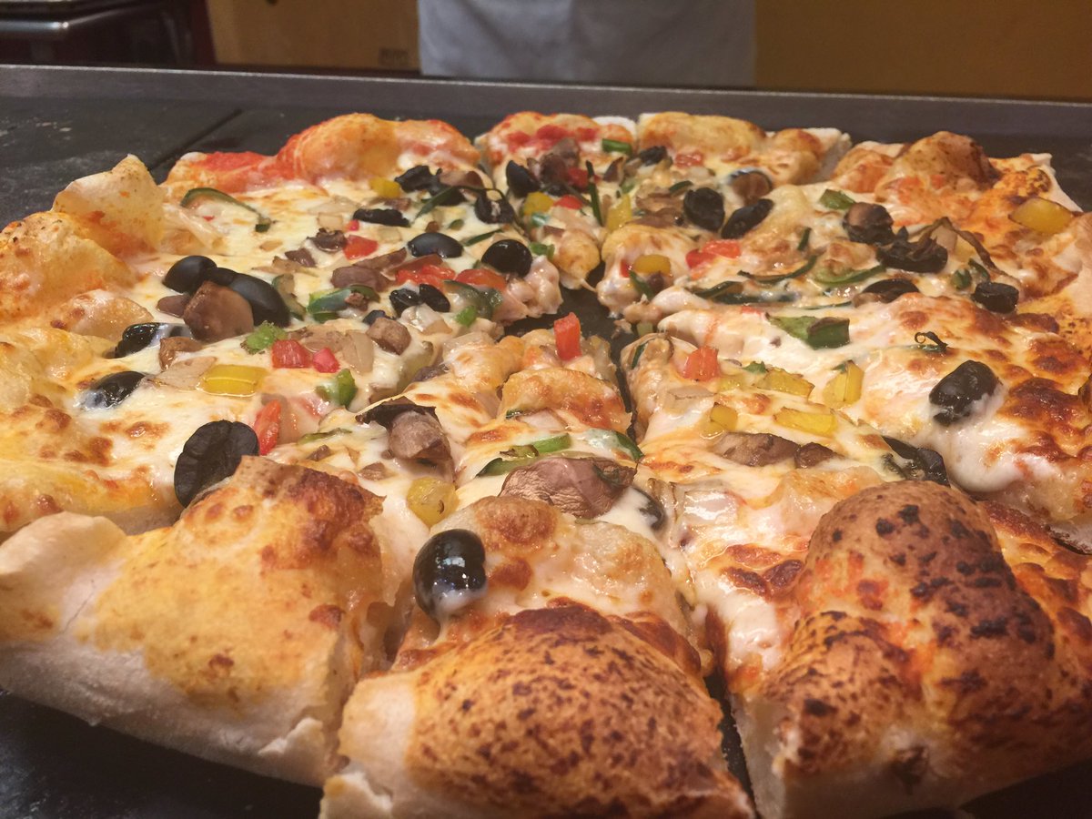 GallaudetBAMCO's tweet photo. Fresh veggie pizza #plazadininghall https://t.co/ANnsvN8fjc