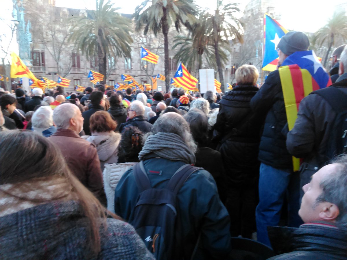 XPLENS's tweet photo. #Spanishdialogue, Do not make me laugh!
Trial against #democracy!
#Catalunya
@assemblea
@omnium
@sumate_asoc
@JuntsPelSi
@cupnacional https://t.co/zA9qy4ZKK5