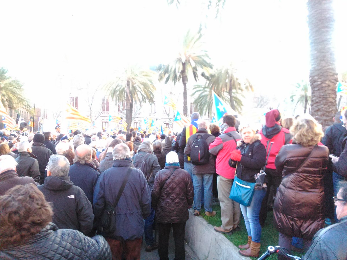 XPLENS's tweet photo. #Spanishdialogue, Do not make me laugh!
Trial against #democracy!
#Catalunya
@assemblea
@omnium
@sumate_asoc
@JuntsPelSi
@cupnacional https://t.co/zA9qy4ZKK5