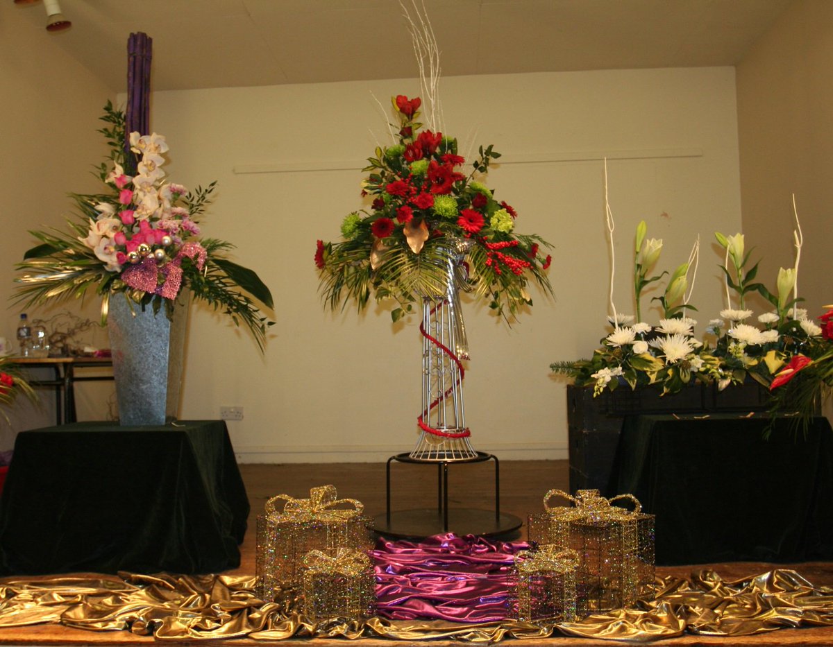 Looking forward to seeing you at Pat Billing's flower demonstration tonight entitled Timeless classics.  See you at 7:30pm #NAFAS #FlowerDem