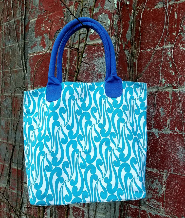 myfourandmore's tweet photo. Check out these fun totes by Needham Lane Ltd. #Review #Totes #Fashion #NeedhamLane
https://t.co/1YAIMKV36U https://t.co/oQRP7TtCsl