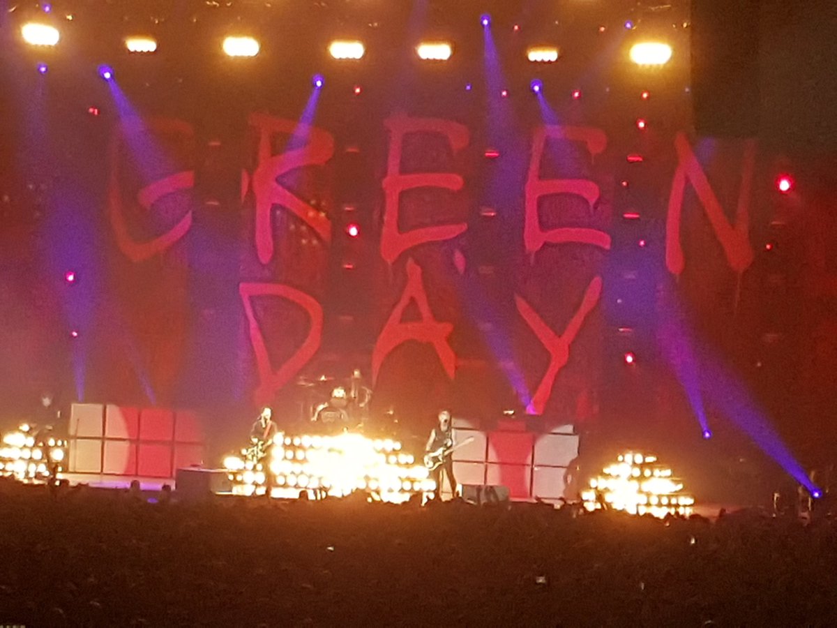Picko1966's tweet photo. Saw Green Day tonight for the first time....AMAZING https://t.co/ZIYEYpaUCy