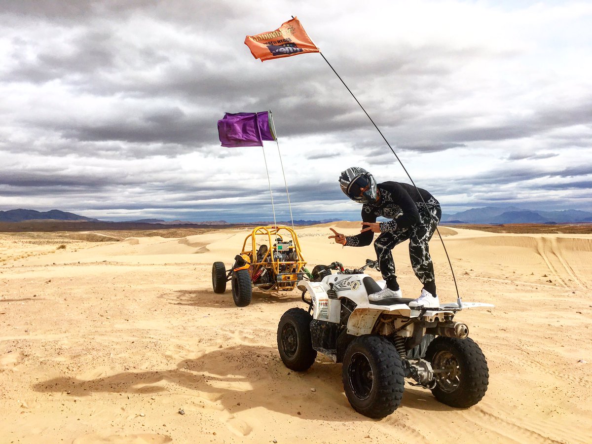 DiablitoStar's tweet photo. In the desert in vegas! https://t.co/QbcnHoeJa7