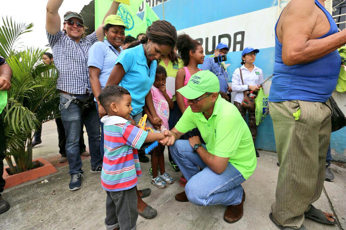 JorgeGlas's tweet photo. Visitamos la Cooperativa Pablo Neruda, conversamos puerta a puerta con los ciudadanos ¡gracias por su apoyo a @Lenin! https://t.co/fxnCQSOZtB