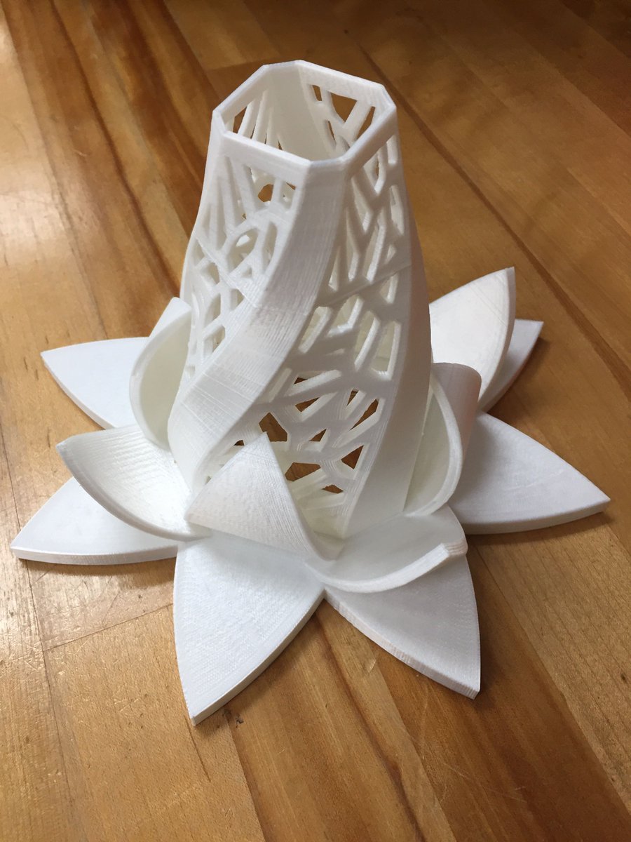 PrattCC eSports (@pccesports) on Twitter photo #3dprinter lotus lamp is finished. #3dprinter lotus lamp is finished.
